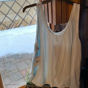 New with tags Nike performance women’s sleeveless top